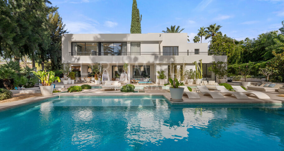 Isla Brisa — an incredible contemporary home on the front line of the golf course in Las Brisas, Nueva Andalucía, Marbella