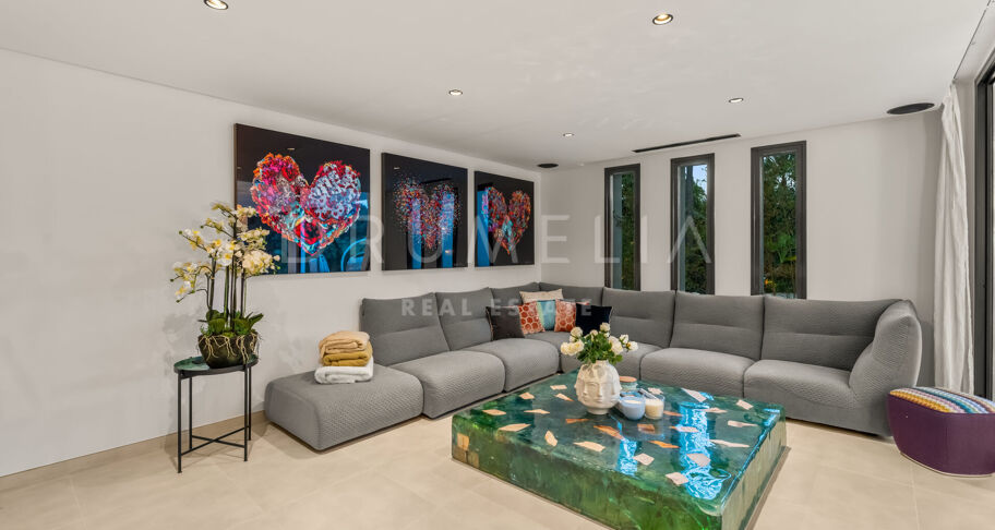 Isla Brisa — an incredible contemporary home on the front line of the golf course in Las Brisas, Nueva Andalucía, Marbella
