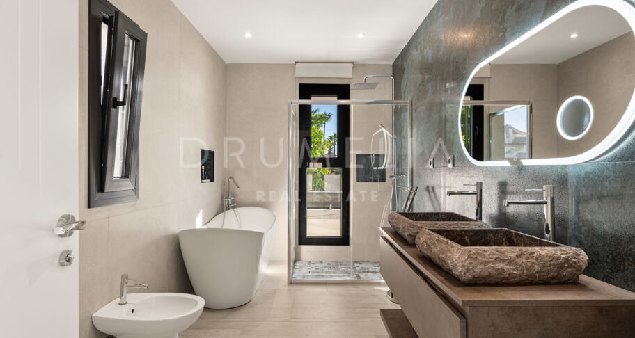 Villa te koop in El Faro, Mijas Costa