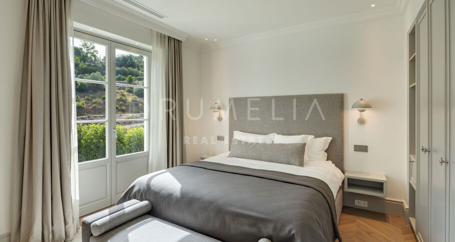 Moderne villa med fjellutsikt i La Zagaleta, Benahavís