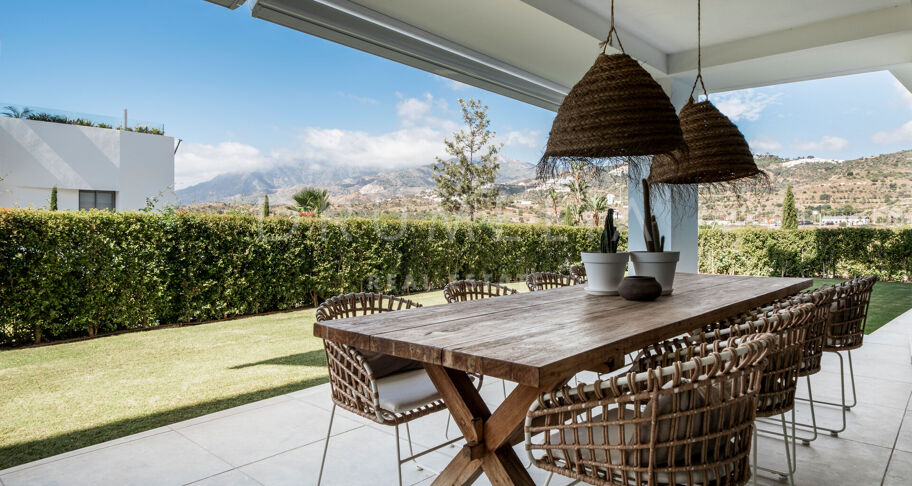 Elegant vier slaapkamer appartement in Santa Clara, Oost Marbella