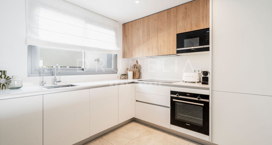 Elegant vier slaapkamer appartement in Santa Clara, Oost Marbella