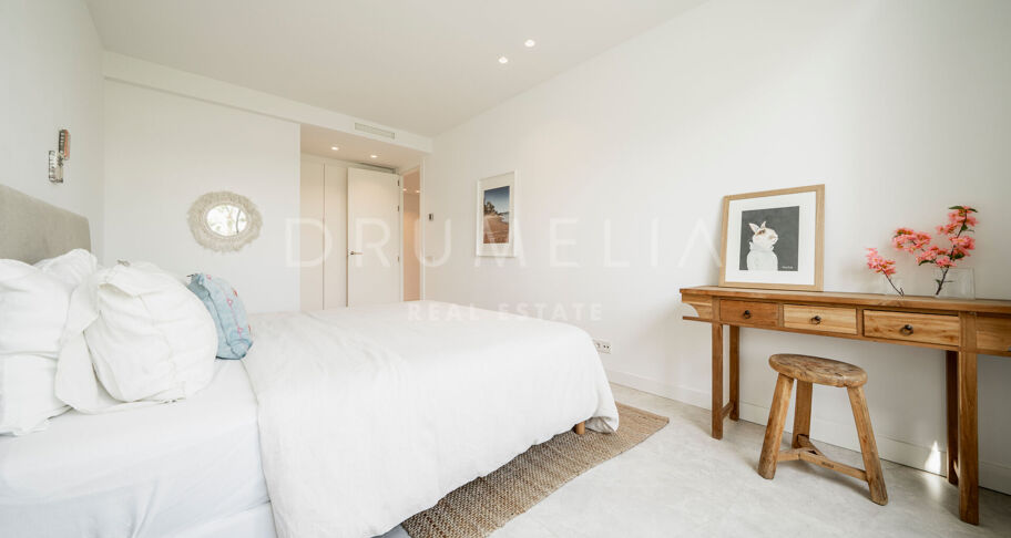 Elegant vier slaapkamer appartement in Santa Clara, Oost Marbella