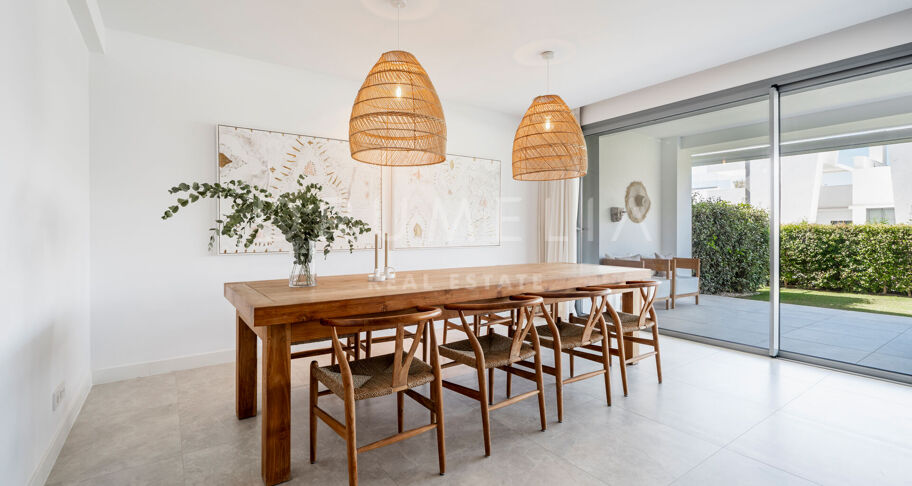 Elegant vier slaapkamer appartement in Santa Clara, Oost Marbella