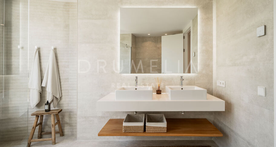Elegant vier slaapkamer appartement in Santa Clara, Oost Marbella