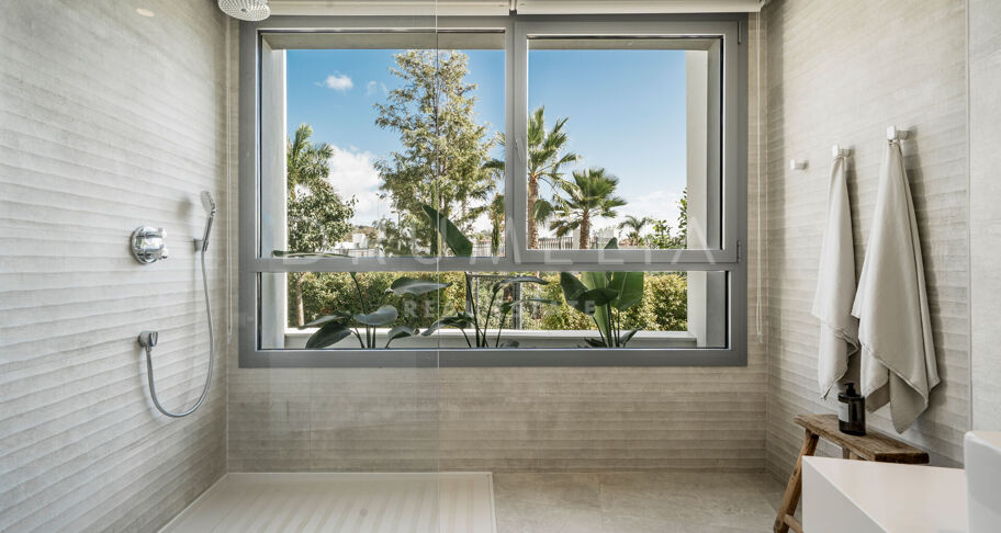 Elegant vier slaapkamer appartement in Santa Clara, Oost Marbella
