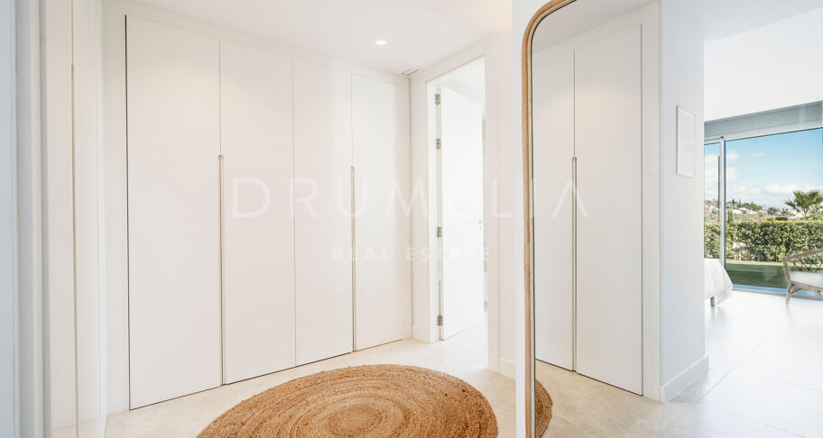 Elegant vier slaapkamer appartement in Santa Clara, Oost Marbella