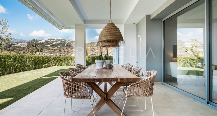 Elegant vier slaapkamer appartement in Santa Clara, Oost Marbella