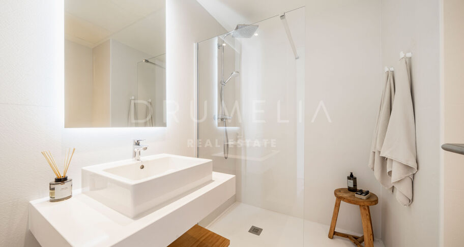 Elegant vier slaapkamer appartement in Santa Clara, Oost Marbella