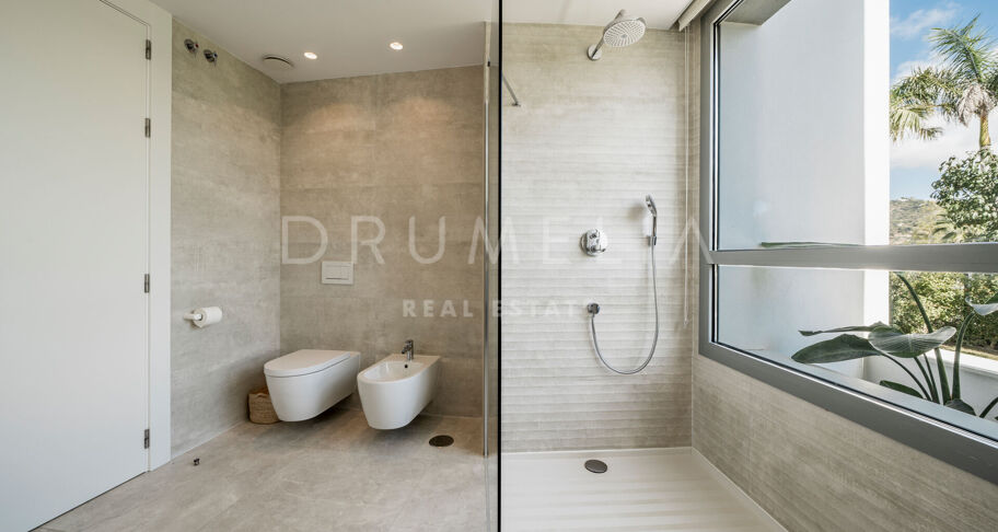 Elegant vier slaapkamer appartement in Santa Clara, Oost Marbella