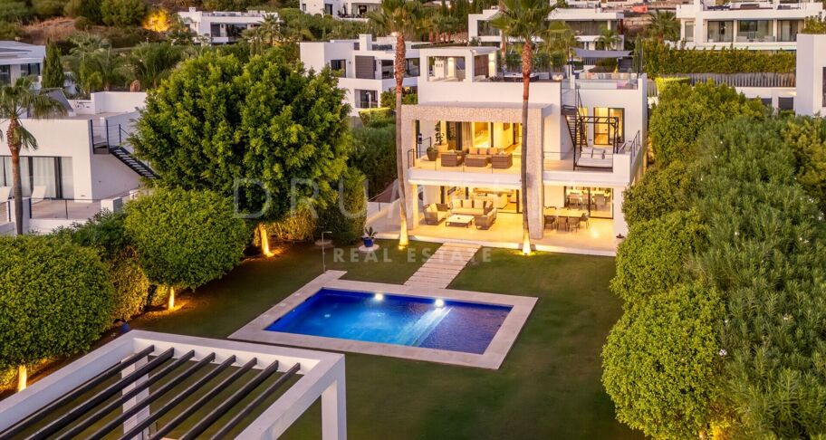 Elegant modern huis in Nueva Andalucía