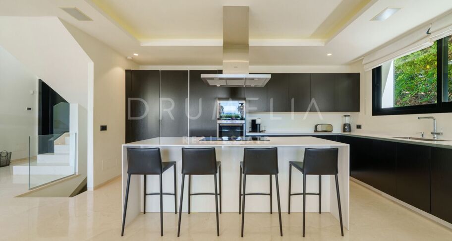 Elegant modern huis in Nueva Andalucía