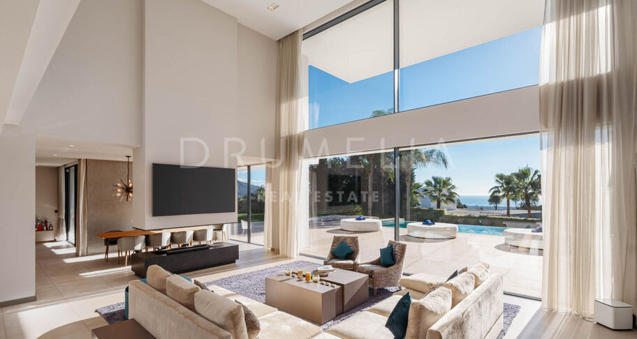 Villa moderna de 5 dormitorios en venta en El Madroñal, Benahavís – piscina privada, apartamento de invitados y vistas panorámicas a la montaña y al mar