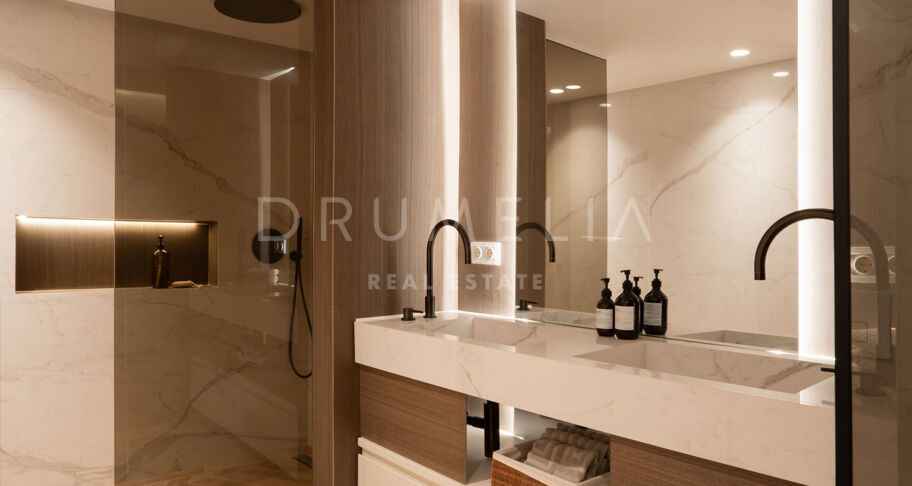 Totalrenovert penthouse med privat takbasseng i Marbella