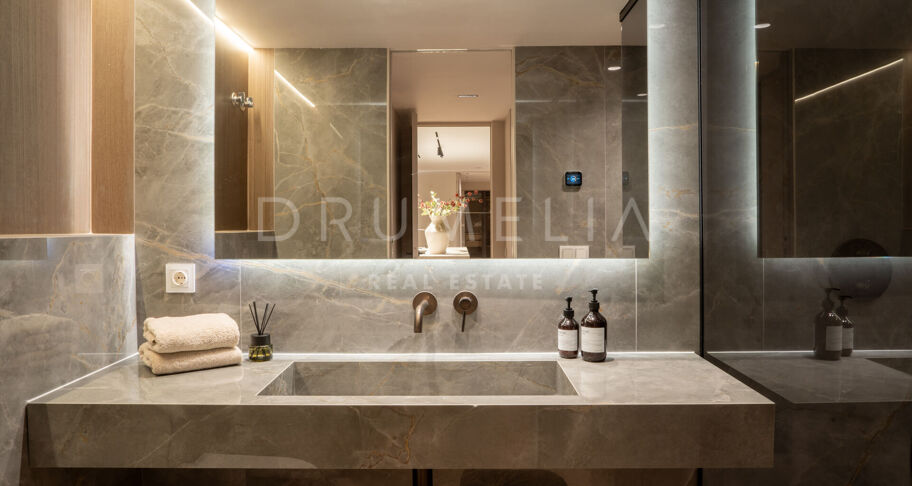 Totalrenovert penthouse med privat takbasseng i Marbella