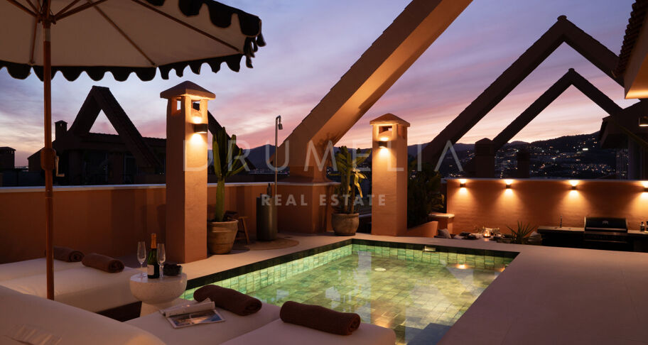 Totalrenovert penthouse med privat takbasseng i Marbella