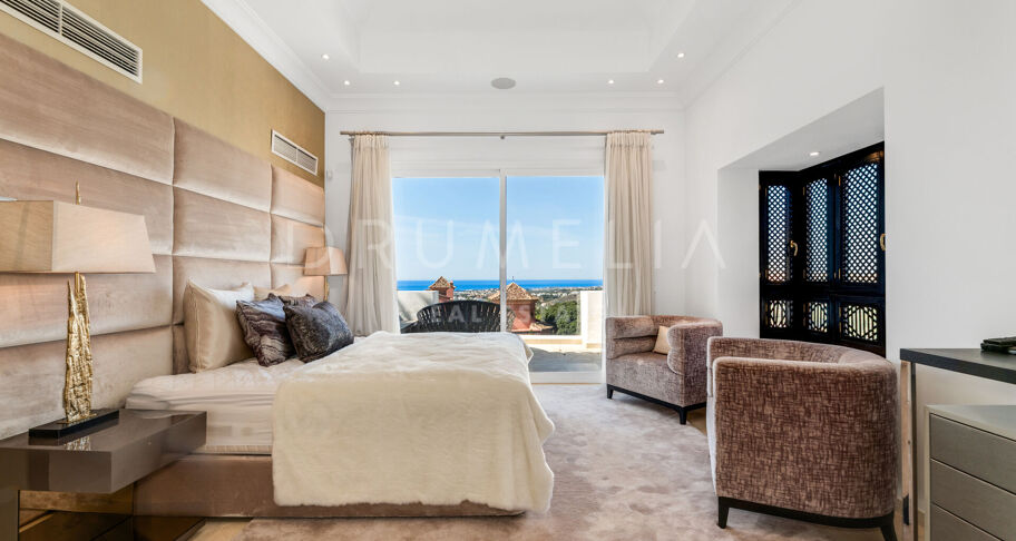 Villa andaluza con privacidad y vistas abiertas en La Quinta, Benahavís