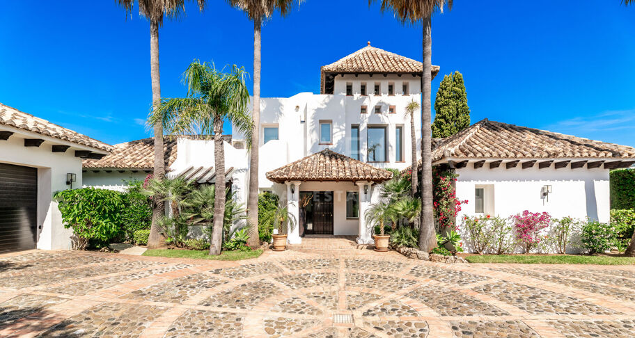 Villa andaluza con privacidad y vistas abiertas en La Quinta, Benahavís