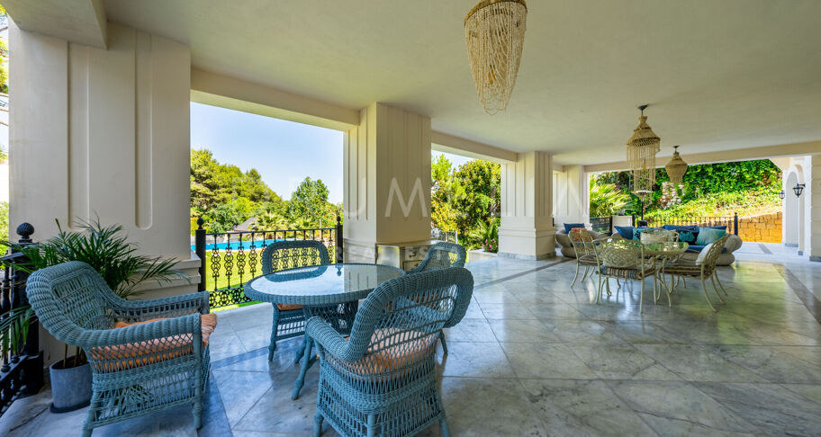 Große Luxusvilla mit Blick auf La Concha in Cascada de Camoján, Marbella