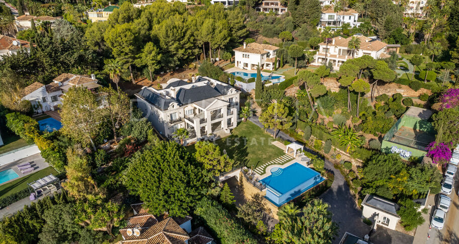 Große Luxusvilla mit Blick auf La Concha in Cascada de Camoján, Marbella