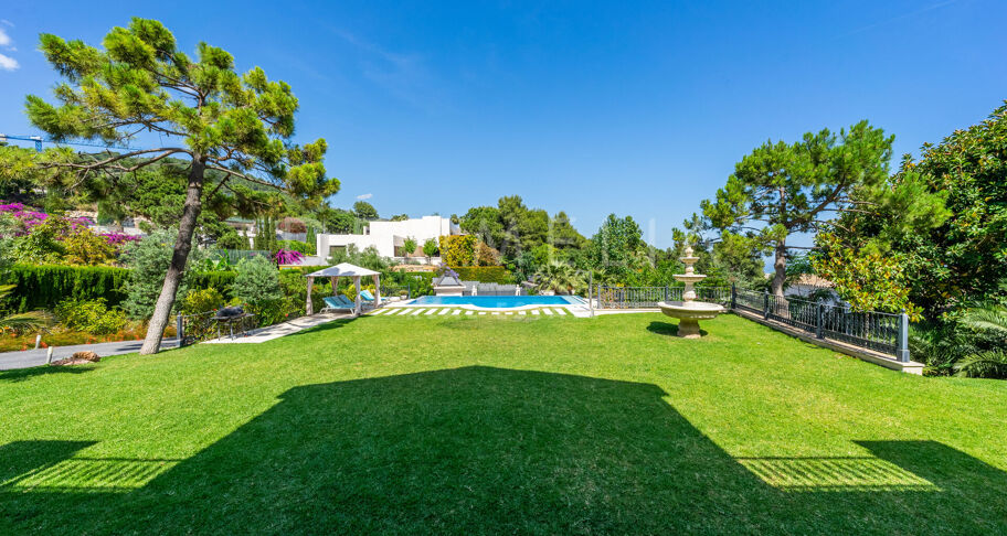 Große Luxusvilla mit Blick auf La Concha in Cascada de Camoján, Marbella