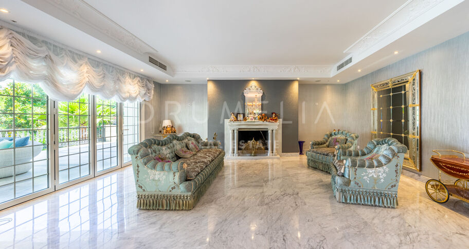 Große Luxusvilla mit Blick auf La Concha in Cascada de Camoján, Marbella