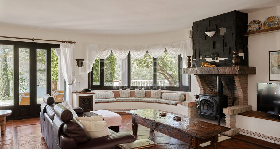 Élégante villa andalouse avec vue sur le lac près de Marbella – Istán