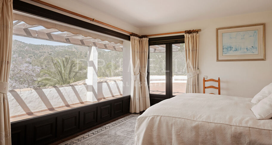 Élégante villa andalouse avec vue sur le lac près de Marbella – Istán