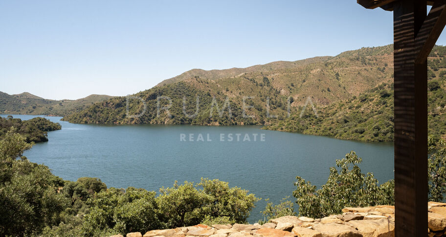 Élégante villa andalouse avec vue sur le lac près de Marbella – Istán