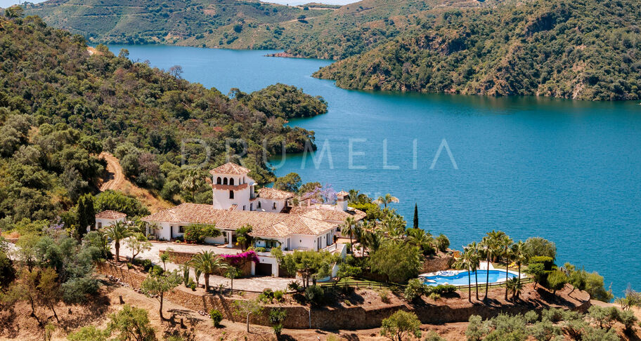 Élégante villa andalouse avec vue sur le lac près de Marbella – Istán