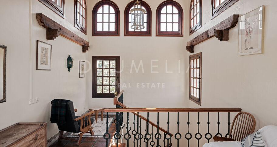 Élégante villa andalouse avec vue sur le lac près de Marbella – Istán