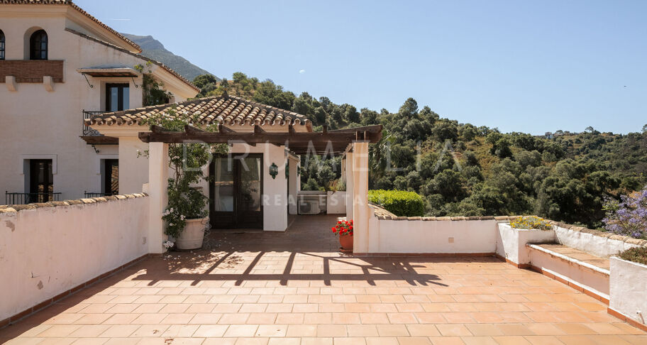 Élégante villa andalouse avec vue sur le lac près de Marbella – Istán