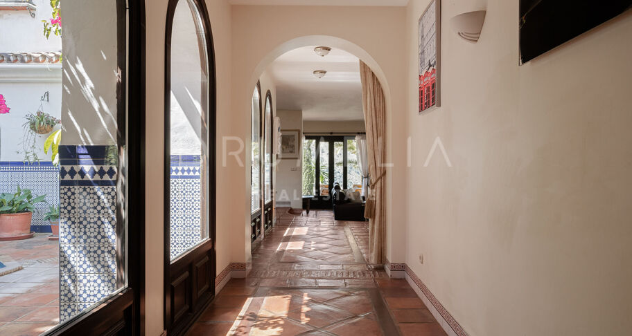 Élégante villa andalouse avec vue sur le lac près de Marbella – Istán