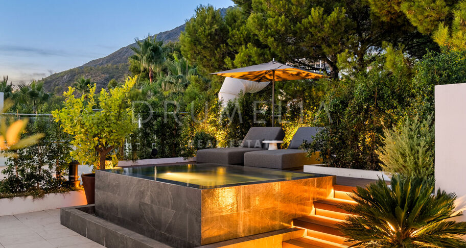 Luxury Villa with Sea Views in the Exclusive Sierra Blanca Area