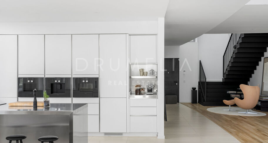 Luxury Villa with Sea Views in the Exclusive Sierra Blanca Area