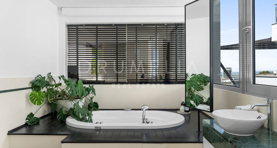 Luxury Villa with Sea Views in the Exclusive Sierra Blanca Area