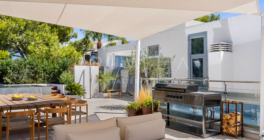Luxury Villa with Sea Views in the Exclusive Sierra Blanca Area