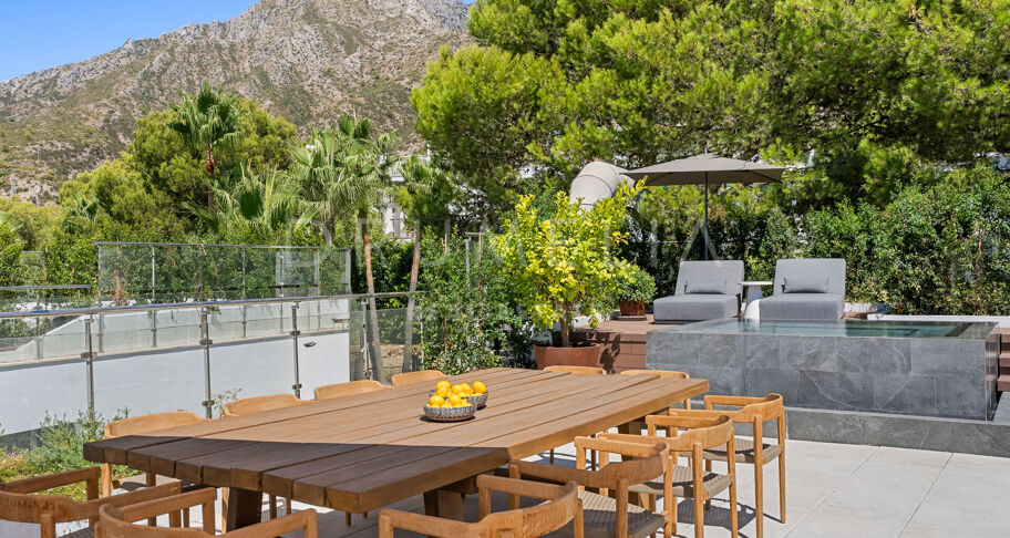 Luxury Villa with Sea Views in the Exclusive Sierra Blanca Area