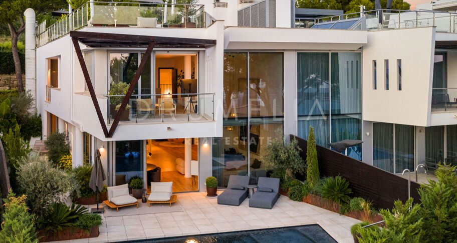 Luxury Villa with Sea Views in the Exclusive Sierra Blanca Area