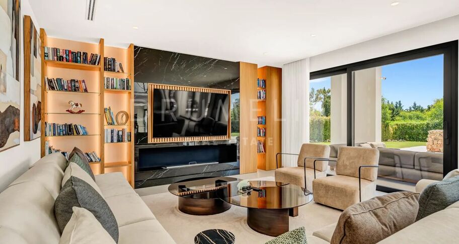 Moderne villa met zeezicht in Cascada de Camoján