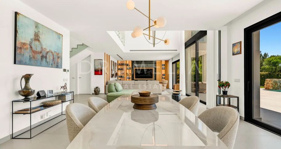 Moderne villa met zeezicht in Cascada de Camoján