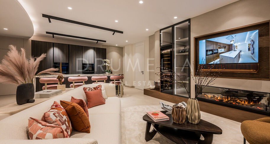 Beachfront Elegance with Sea Views in Río Real Playa, Marbella