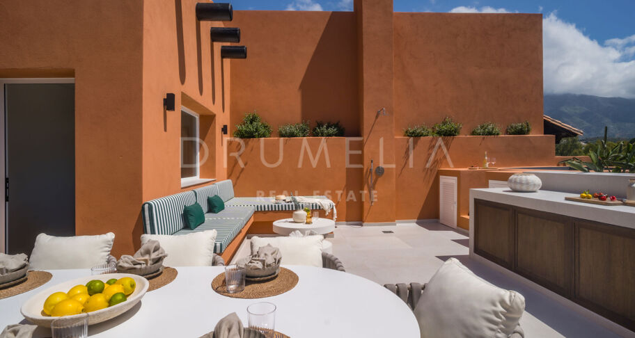 Duplex-Penthouse mit Panoramablick und Luxus-Außenbereichen in Nueva Andalucía