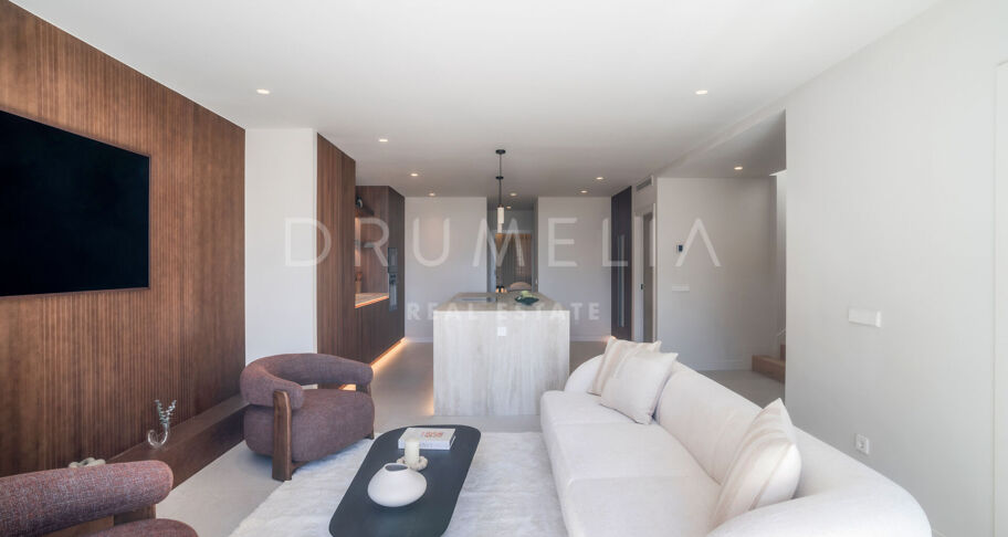 Duplex-Penthouse mit Panoramablick und Luxus-Außenbereichen in Nueva Andalucía