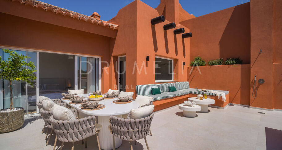 Duplex-Penthouse mit Panoramablick und Luxus-Außenbereichen in Nueva Andalucía
