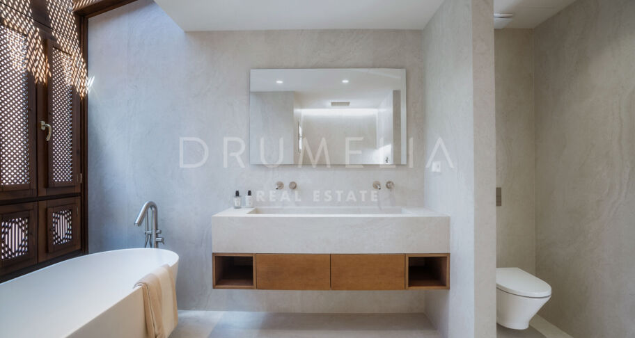 Duplex-Penthouse mit Panoramablick und Luxus-Außenbereichen in Nueva Andalucía
