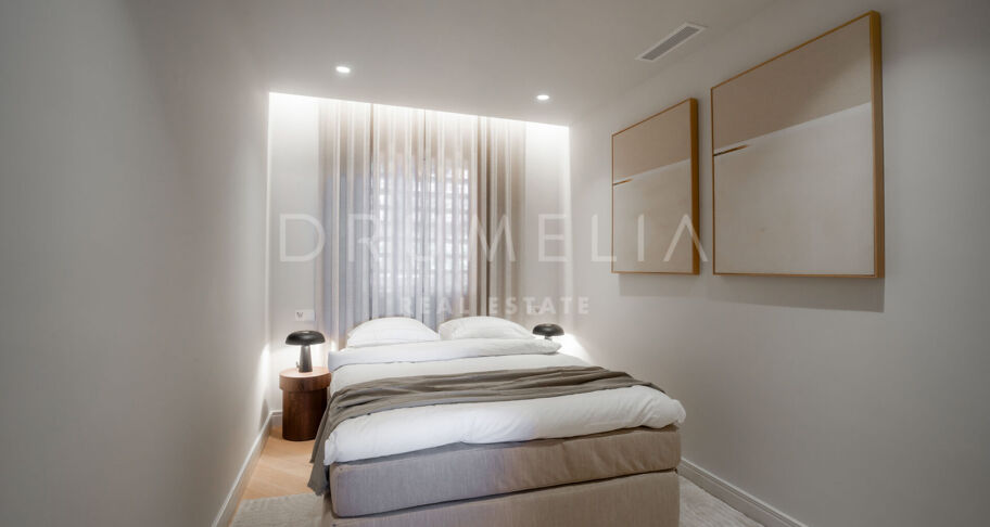 Duplex-Penthouse mit Panoramablick und Luxus-Außenbereichen in Nueva Andalucía
