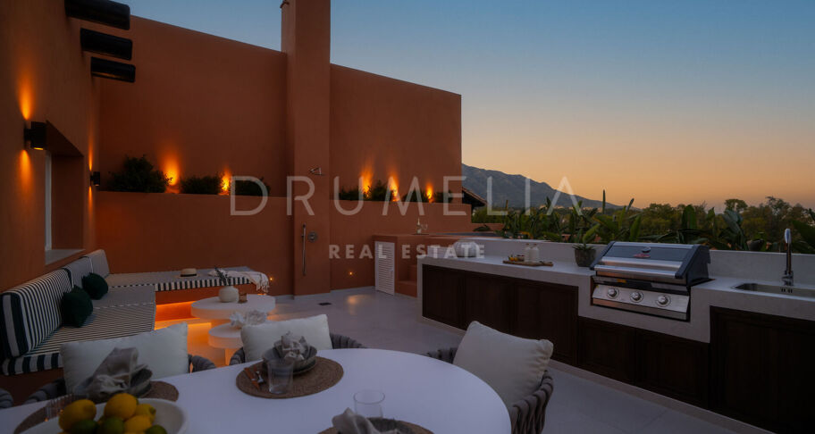 Duplex-Penthouse mit Panoramablick und Luxus-Außenbereichen in Nueva Andalucía