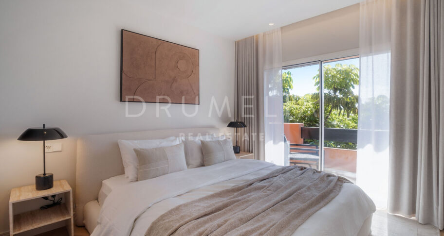 Duplex-Penthouse mit Panoramablick und Luxus-Außenbereichen in Nueva Andalucía