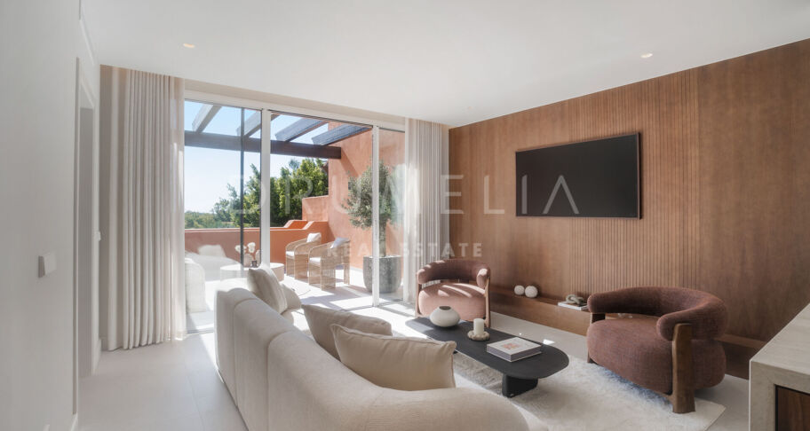 Duplex-Penthouse mit Panoramablick und Luxus-Außenbereichen in Nueva Andalucía